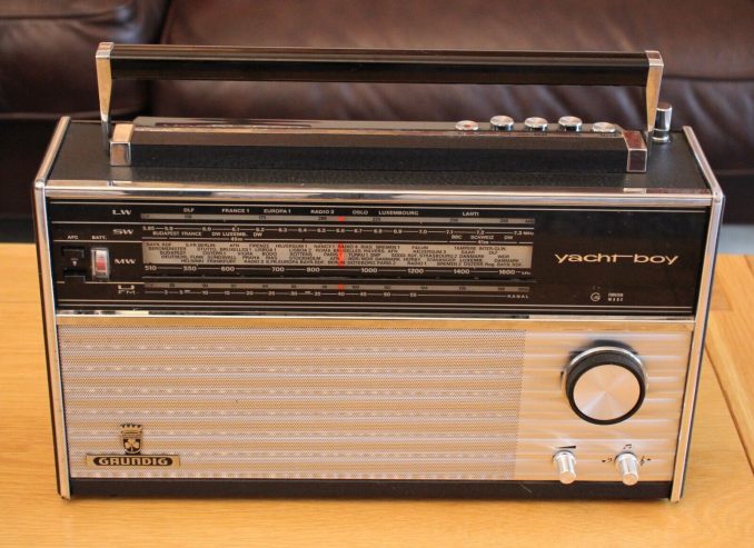 Dai-radio-GRUNDIG-210-YACHT-BOY-1