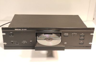 Dau-cd-TASCAM-CD-201-1