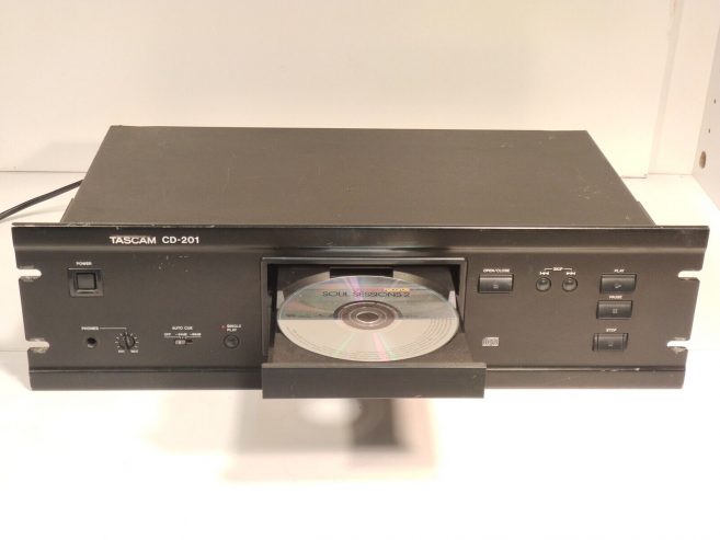 Dau-cd-TASCAM-CD-201-1