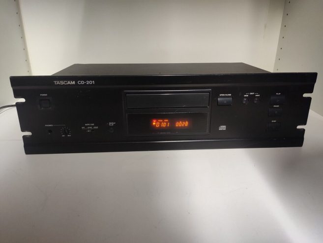 Dau-cd-TASCAM-CD-201-3