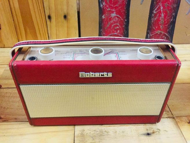 Radio-Roberts-R303-made-in-England-1